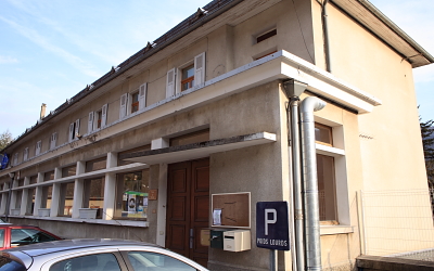 Mairie de Valbonnais, Les écoles